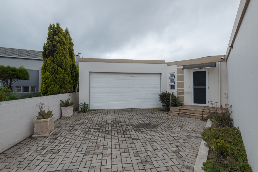 5 Bedroom Property for Sale in Country Club Western Cape